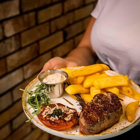 Cos Zydowska 33 بوزنان