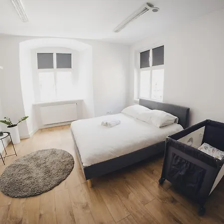 Cos Zydowska 33 * بوزنان