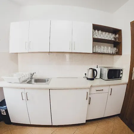 Cos Zydowska 33 * Poznań